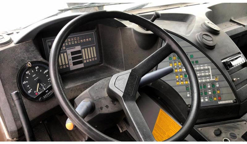 GRUA LIEBHERR LTM 1080 lleno