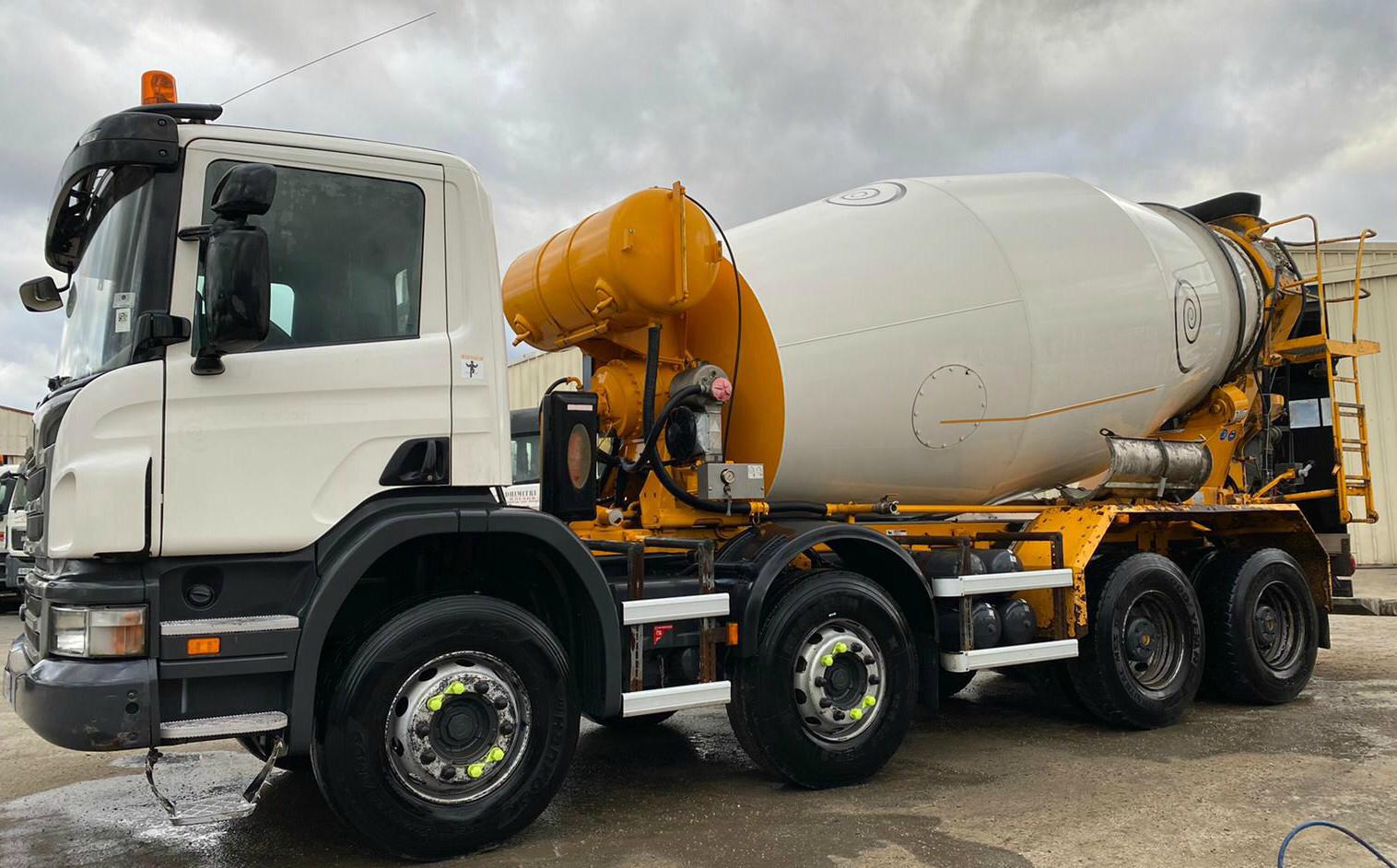 SCANIA P360. 8×4 Trompo Liebherr HTM 904