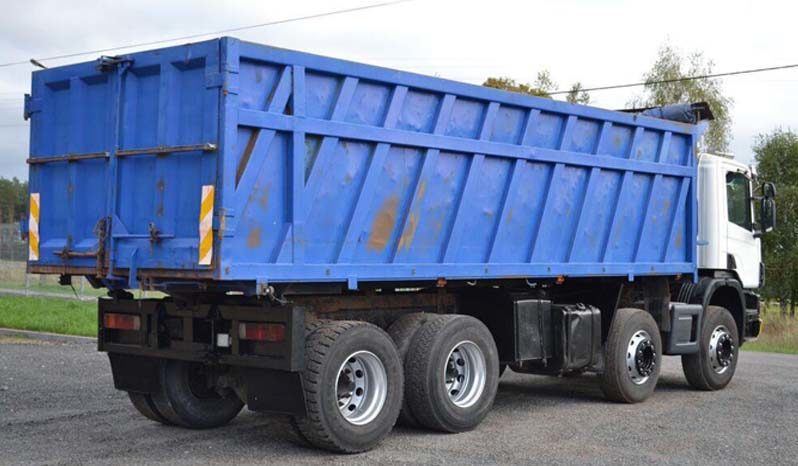 SCANIA 124C-380 8×4 con volcadora 35m3 lleno