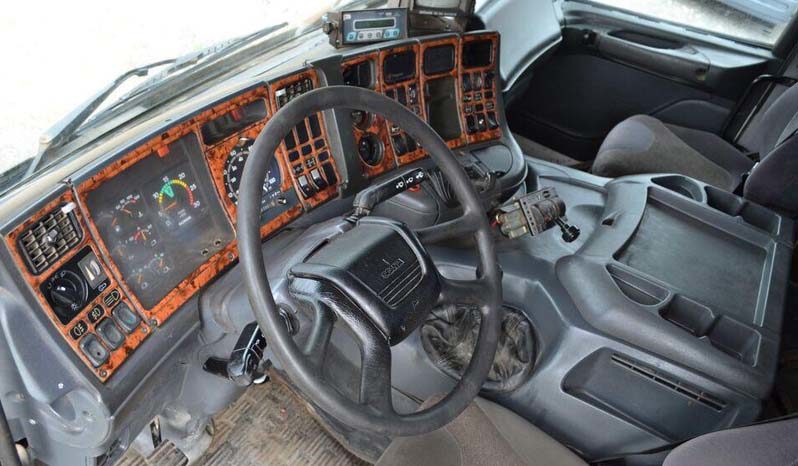 SCANIA 124C-380 8×4 con volcadora 35m3 lleno