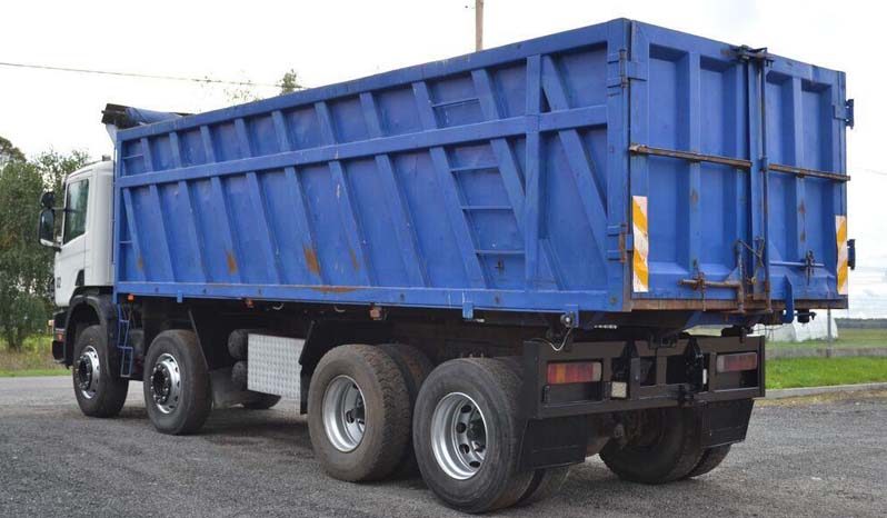 SCANIA 124C-380 8×4 con volcadora 35m3 lleno
