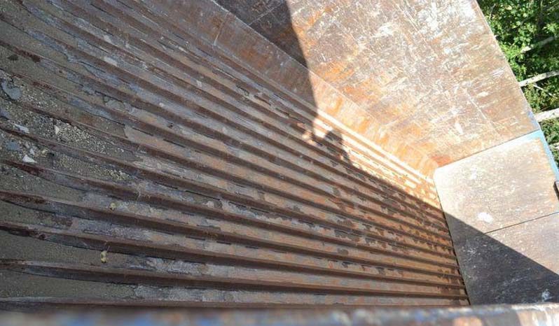 SCANIA 124C-380 8×4 con volcadora 35m3 lleno