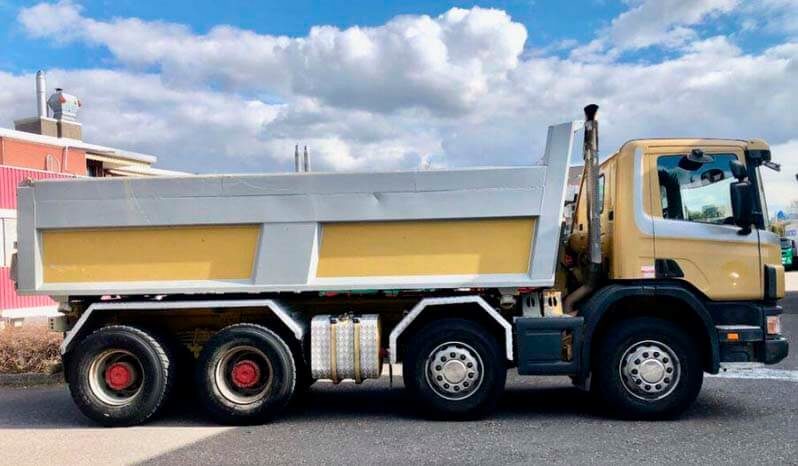 SCANIA 124C-420 8×4 con Volcadora 16m3 lleno