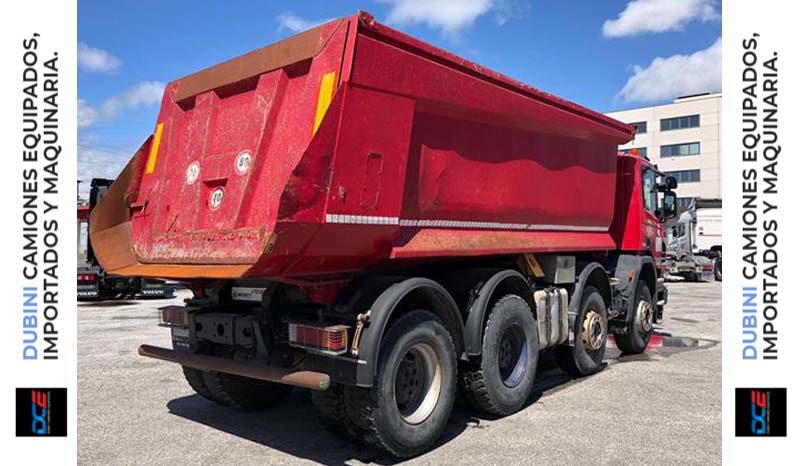SCANIA P420 8×4 con Volcadora 20m3 lleno