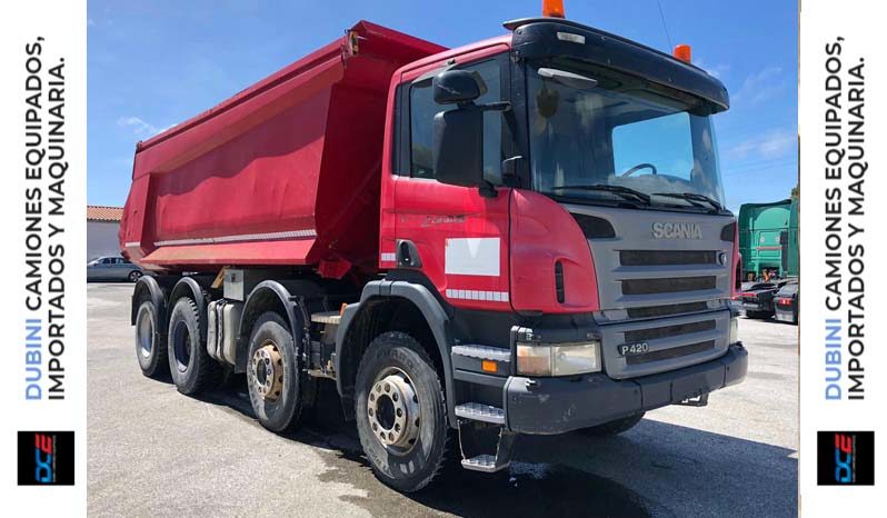 SCANIA P420 8×4 con Volcadora 20m3 lleno
