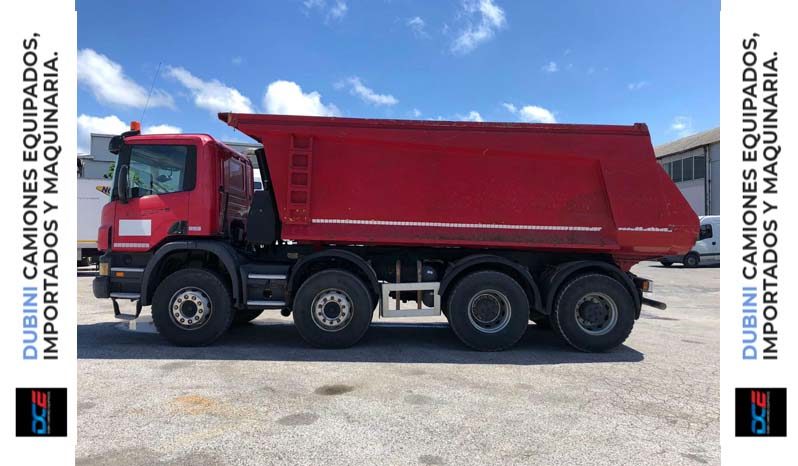 SCANIA P420 8×4 con Volcadora 20m3 lleno