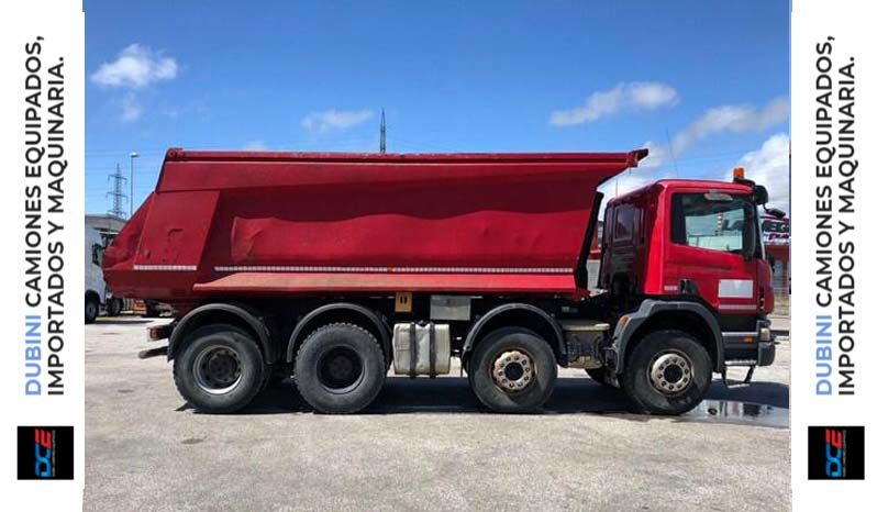 SCANIA P420 8×4 con Volcadora 20m3 lleno