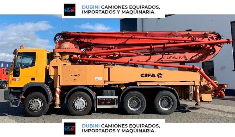 IVECO Cursor 410-E38  8×4 + Bomba CIFA K40 lleno