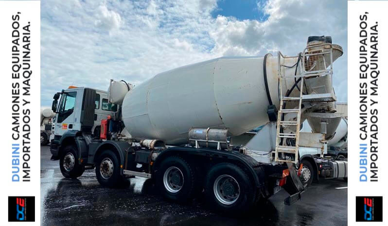 IVECO TRAKKER 8×4 con Trompo Baryval 9.0m3 lleno