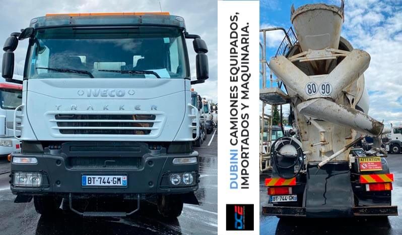 IVECO TRAKKER 8×4 con Trompo Baryval 9.0m3 lleno