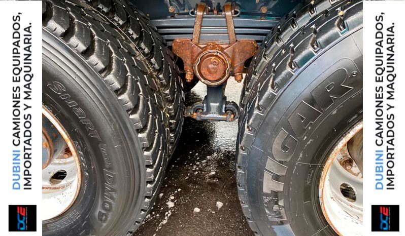 IVECO TRAKKER 8×4 con Trompo Baryval 9.0m3 lleno