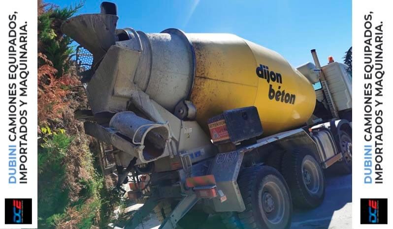 VOLVO 370 8×4 + Trompo Liebherr 9m3 lleno