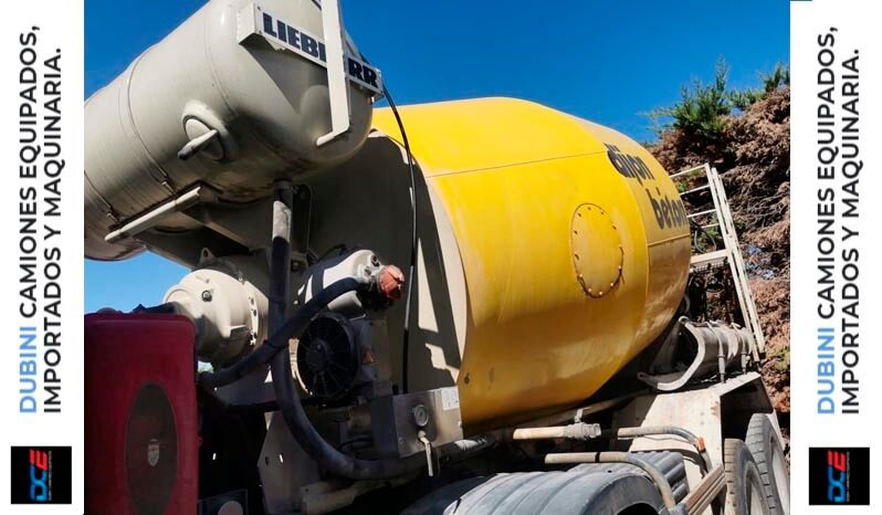 VOLVO 370 8×4 + Trompo Liebherr 9m3 lleno