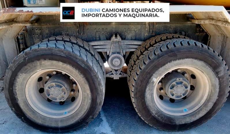 VOLVO 370 8×4 + Trompo Liebherr 9m3 lleno